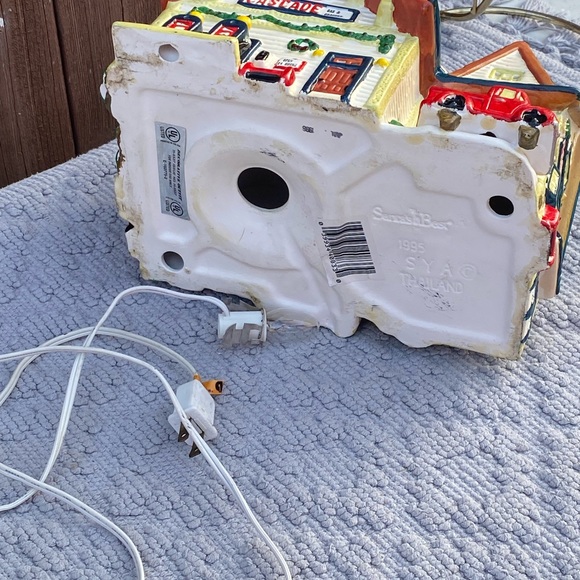 Vintage Christmas Village Gas & Grocery Store building Lighted Accent - Picture 3 of 13